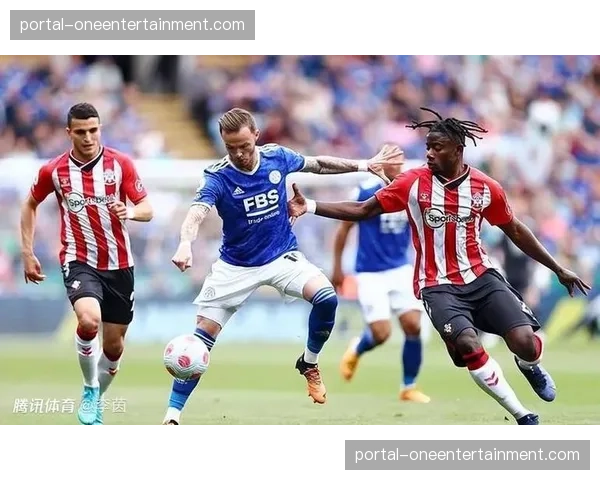 球迷闯入球场致比赛中断，英超官方将严惩涉事俱乐部